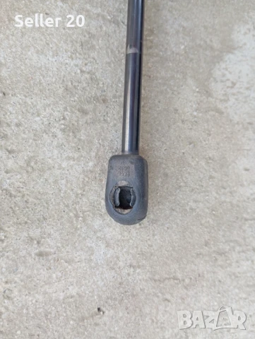 Амортисьор за капака на багажника Дачия Сандеро Логан, снимка 2 - Части - 51083549