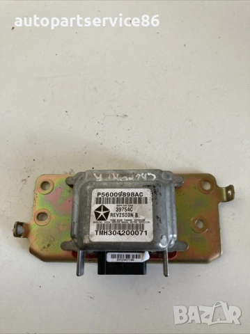 Десен контролен блок за удар за Jeep Cherokee KJ 3.7 (2005) P56009898AC