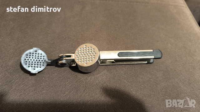 Преса за чесън WMF , снимка 3 - Аксесоари за кухня - 52960265