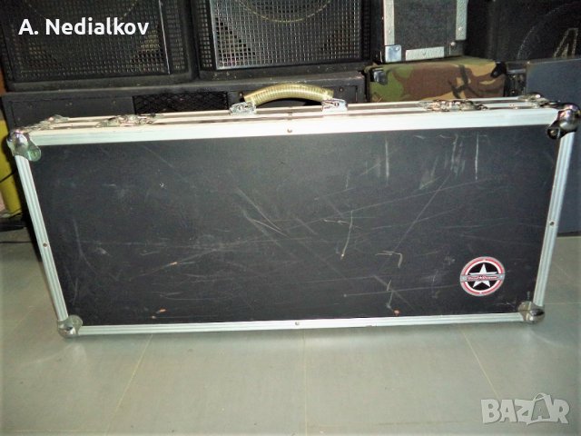 Флайткейс за ефекти,синтезатори