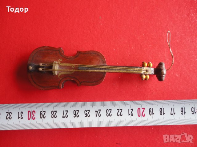 Старинна дървена китара цигулка  миниатюра 