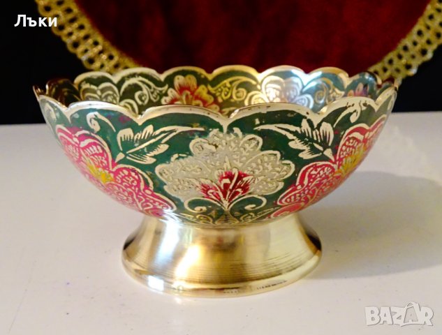 Бронзова бонбониера,клетъчен емайл,паун. 