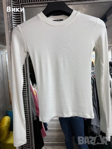 Бяла блуза налична в размер S, M u L, снимка 2 - Блузи с дълъг ръкав и пуловери - 52927267