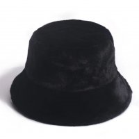 Черна зимна шапка пухкава, снимка 1 - Шапки - 27437770