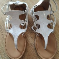Нови дамски сандали бели, снимка 1 - Сандали - 28835532