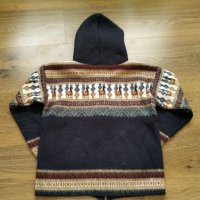 Супер топла и мекичка жилетка с качулка от Еквадор, размер 128-134, снимка 3 - Детски пуловери и жилетки - 43560888