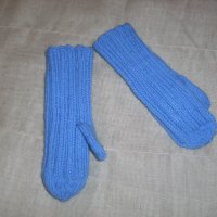 Ръчно плетени детски ръкавички., снимка 1 - Шапки, шалове и ръкавици - 35197934