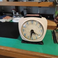 Стар Руски Механичен Часовник Будилник Янатар, снимка 1 - Антикварни и старинни предмети - 44129405