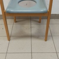Дървен стол тоалетна, снимка 2 - Тоалетни столове - 33012631