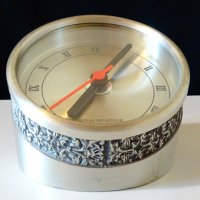 Kienzle немски настолен часовник от калай,орнаменти. , снимка 2 - Антикварни и старинни предмети - 26839469