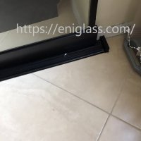 стъклена преграда с плъзгащ механизъм черен мат, снимка 1 - Душ кабини и вани - 43397309