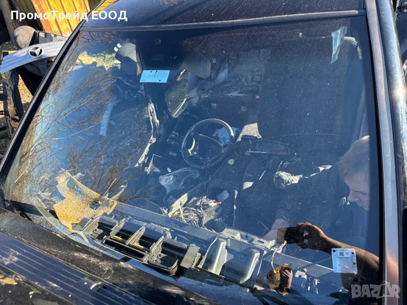 Предно челно стъкло Мерцедес ц клас Mercedes C class W203 седан комби, снимка 1