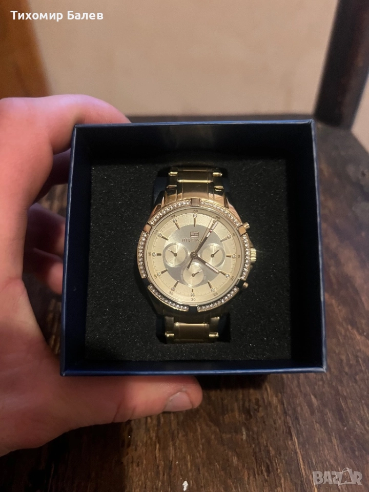 Златист Tommy Hilfiger, снимка 1