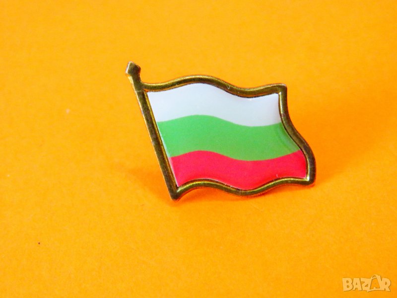 Българския национален флаг,българско знаме, значка с пин( закопчаване към дреха ) от бронз и емайл., снимка 1