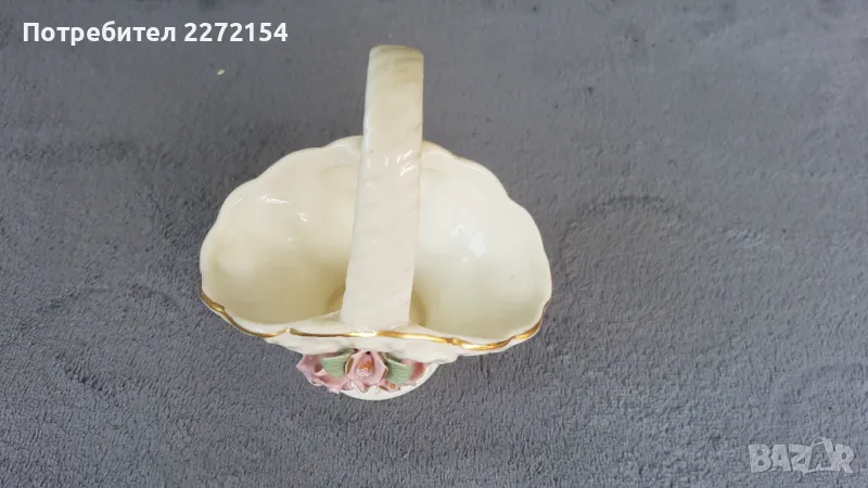 Порцеланова статуетка кошничка, снимка 1