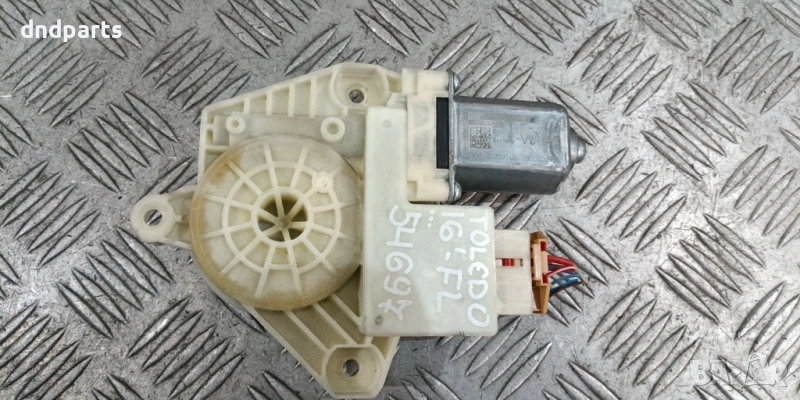 Моторче стъклоповдигач Seat Toledo 1.6TDI 2016г.(предно ляво)	, снимка 1