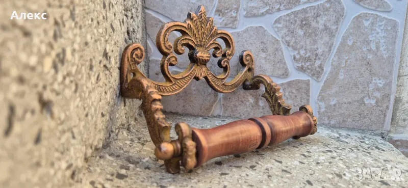 Изящна поставка за тоалетна хартия– метал, дърво., снимка 1