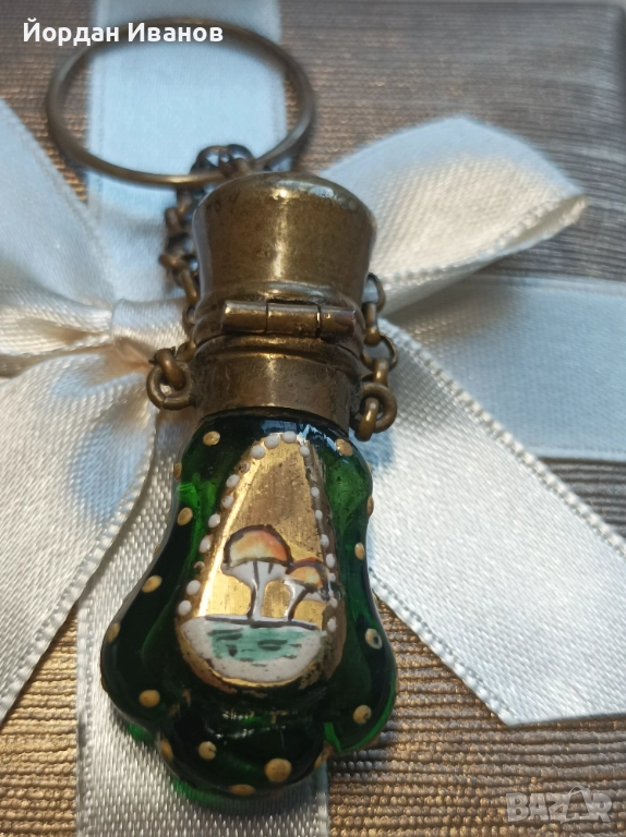 Старинно шише за парфюм с окачване, снимка 1