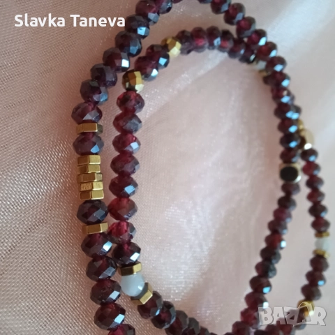 Бижута от естествени камъни – сет от колие и две гривни. /гранат, хематит, лунен камък/, снимка 4 - Бижутерийни комплекти - 52233453