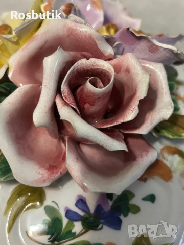 Голям порцеланов съд  ръчно рисуван  с порцеланови цветя 