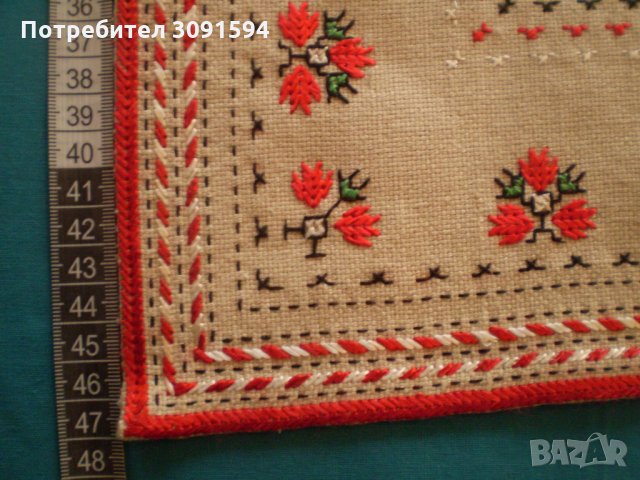 Ръчно бродирана малка покривка лен, снимка 5 - Покривки за маси - 33543837