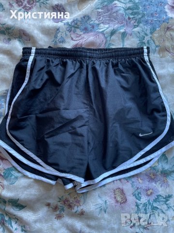 Дамски спортни къси панталони Nike, снимка 3 - Къси панталони и бермуди - 39757921