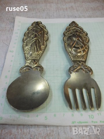 Комплект лъжица и вилица от бронз с релефни фигури, снимка 2 - Други ценни предмети - 43009365