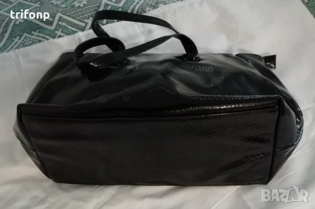 Лачена черна чанта, снимка 3 - Чанти - 32332420