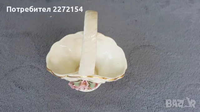 Порцеланова статуетка кошничка