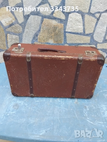 Винтидж кафяв куфар.