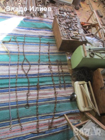 Синджири/вериги/ и каишки,служили за връзване на животни и за други цели