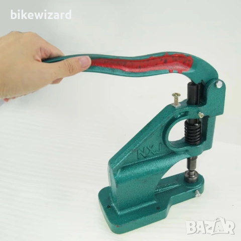 Машина за пробиване на отвори с комплект от 4 матрици и капси  НОВ, снимка 3 - Други инструменти - 53263384