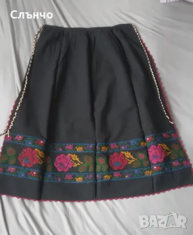 Ръчно бродирани престилки, снимка 9 - Антикварни и старинни предмети - 49553759