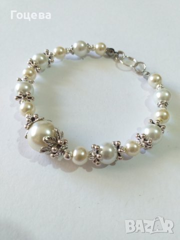 Красива перлена гривна с кристални перли и красиви орнаменти в цвят Сребро , снимка 1 - Гривни - 37157972