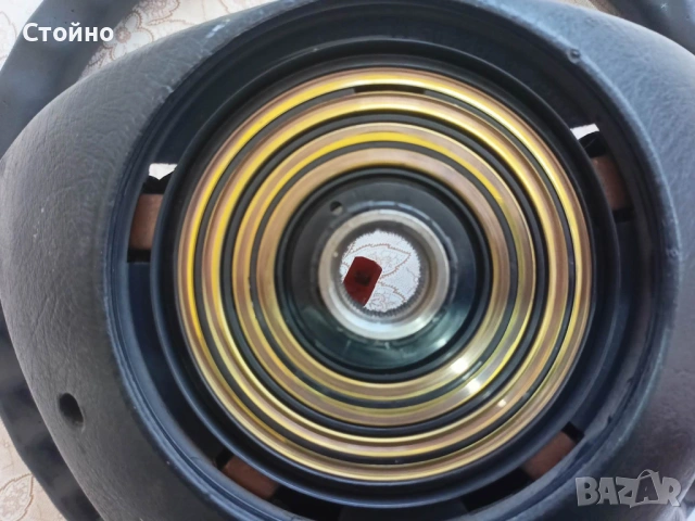 Продава се оригинален гумен волан за Мерцедес W124, снимка 3 - Части - 53582986