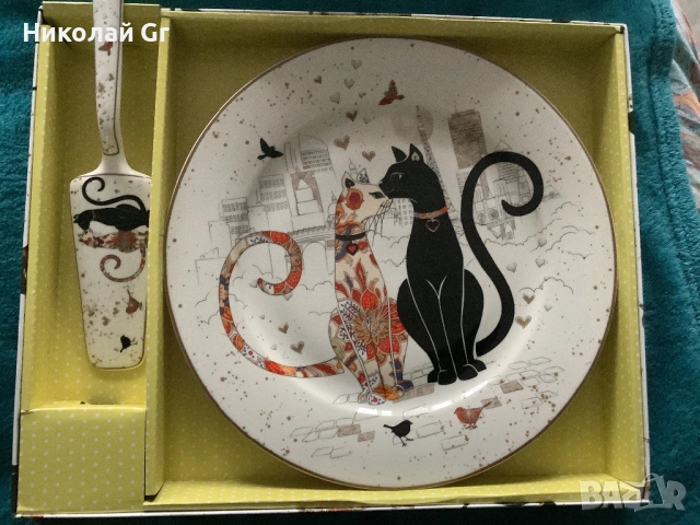 Порцеланова чиния  и шпатула не се използва в подаръчна кутия 