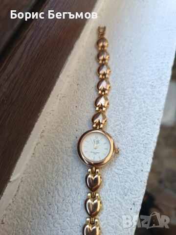 Дамски часовник Q&Q, снимка 2 - Дамски - 49396425