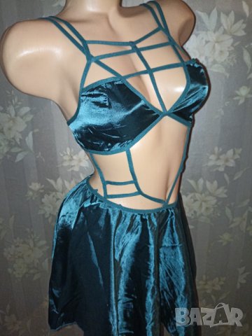 Великолепна сатенена нощничка пълен клош,  в тюркоазен цвят с чокър М , снимка 2 - Нощници - 38592480