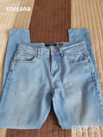 Дамски дънки Bershka, снимка 4 - Дънки - 35390687