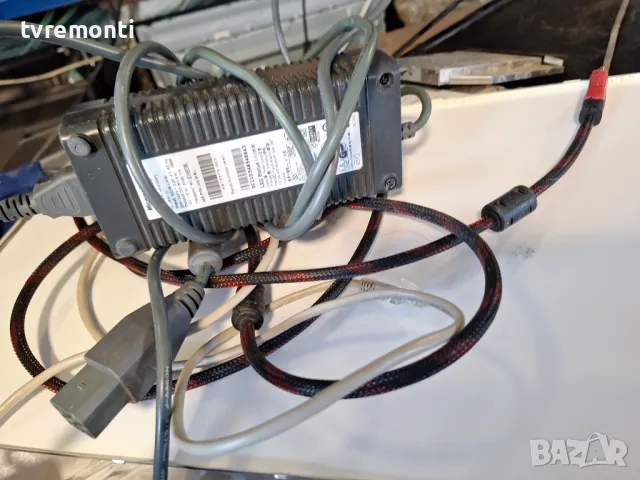 Конзола Xbox 360 СЪС ЗАХРАНВАНЕ И КАБЕЛИ КОМПЛЕКТ, снимка 4 - Xbox конзоли - 48389395