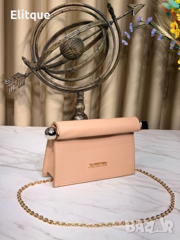 чанти Jacquemus - The Rond Carre clutch ↔️ 20 cm ↕️ 11 cm , снимка 5 - Чанти - 52968297