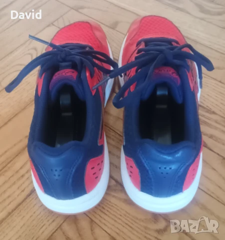 Оригинални дамски маратонки Asics Upcourt 3, снимка 2 - Маратонки - 50910676