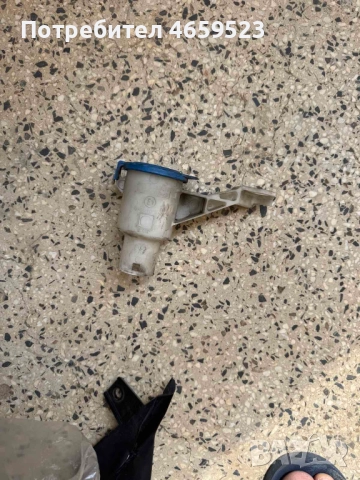 Капачка+горна част на казанчето течност чистачките Range Rover Evoque само за 30лв. Fk72-17C615-AA, снимка 2 - Части - 52541093