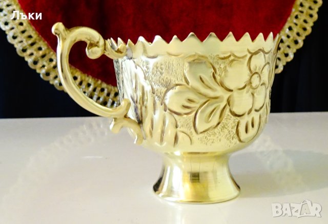 Арабски бронзови чаши за кафе,релефни цветя. , снимка 5 - Антикварни и старинни предмети - 40700950