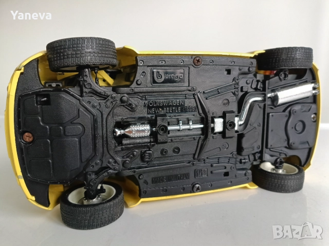 Volkswagen New Beetle 1998 г , Bburago, Мащаб 1:18 , Italy. , снимка 6 - Коли, камиони, мотори, писти - 52189918
