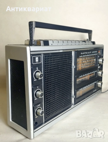 Голямо преносимо радио Grundig Satellit 2100 / Германия, снимка 4 - Радиокасетофони, транзистори - 51920657