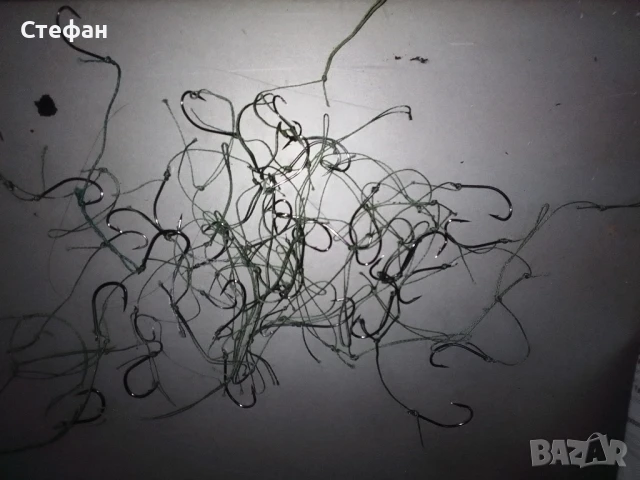 вързани куки със 4 нишково плетено влакно на цена 5 стотинки за един брой кука.