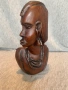 Стара резбована дървена статуя на глава, снимка 1