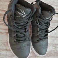 Обувки за баскетбол , снимка 2 - Детски маратонки - 42940531