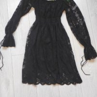 Продавам черна  дантелена рокля, снимка 1 - Рокли - 38064181